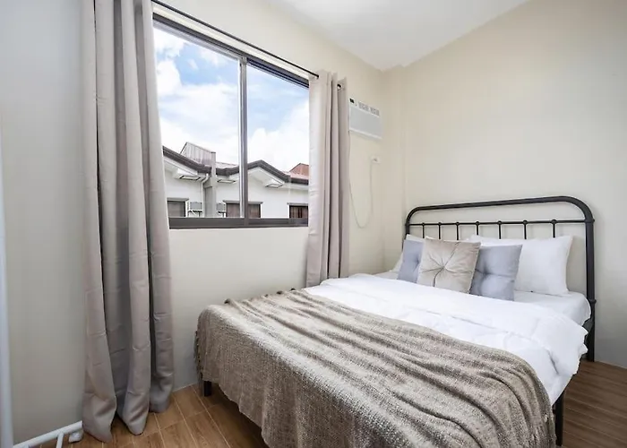 Whole 3br Furnished Townhouse Near It Park With Parking, Fast Wifi, Netflix And Holiday home Cebu