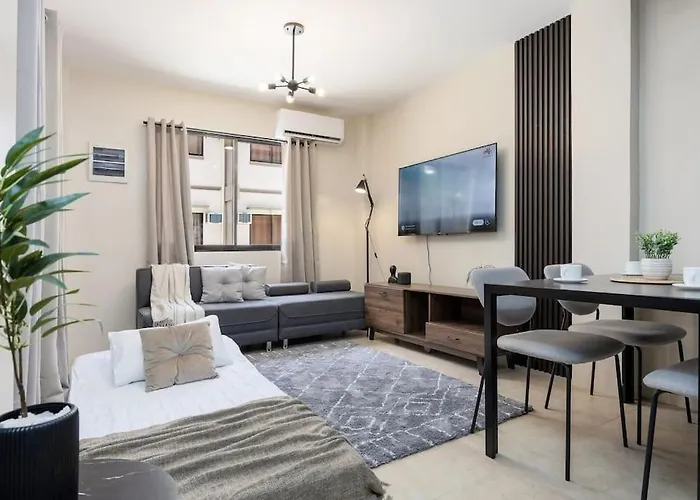 Whole 3br Furnished Townhouse Near It Park With Parking, Fast Wifi, Netflix And Holiday home Cebu