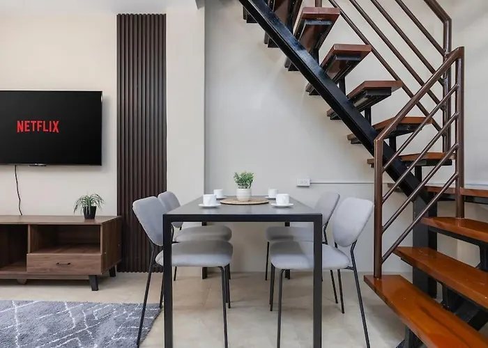 Whole 3br Furnished Townhouse Near It Park With Parking, Fast Wifi, Netflix And