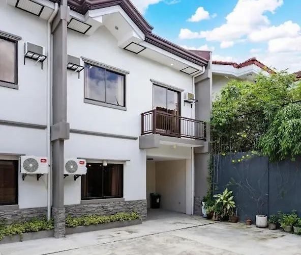 Whole 3br Furnished Townhouse Near It Park With Parking, Fast Wifi, Netflix And Holiday home Cebu