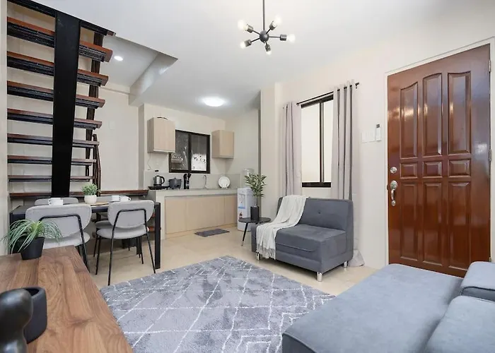 Whole 3br Furnished Townhouse Near It Park With Parking, Fast Wifi, Netflix And Holiday home *