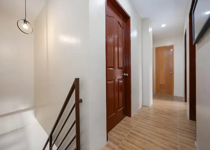Whole 3br Furnished Townhouse Near It Park With Parking, Fast Wifi, Netflix And