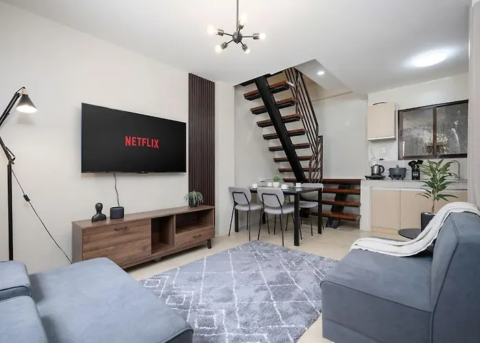 Whole 3br Furnished Townhouse Near It Park With Parking, Fast Wifi, Netflix And Holiday home